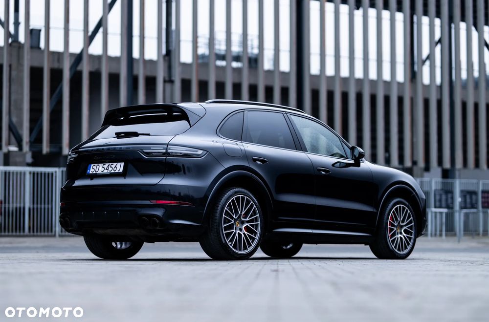 Porsche Cayenne - 5