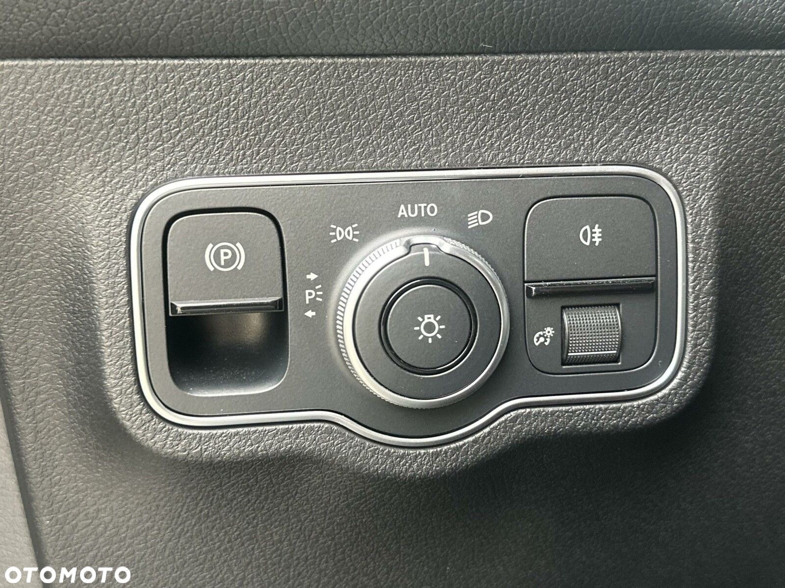 Mercedes-Benz GLB - 25