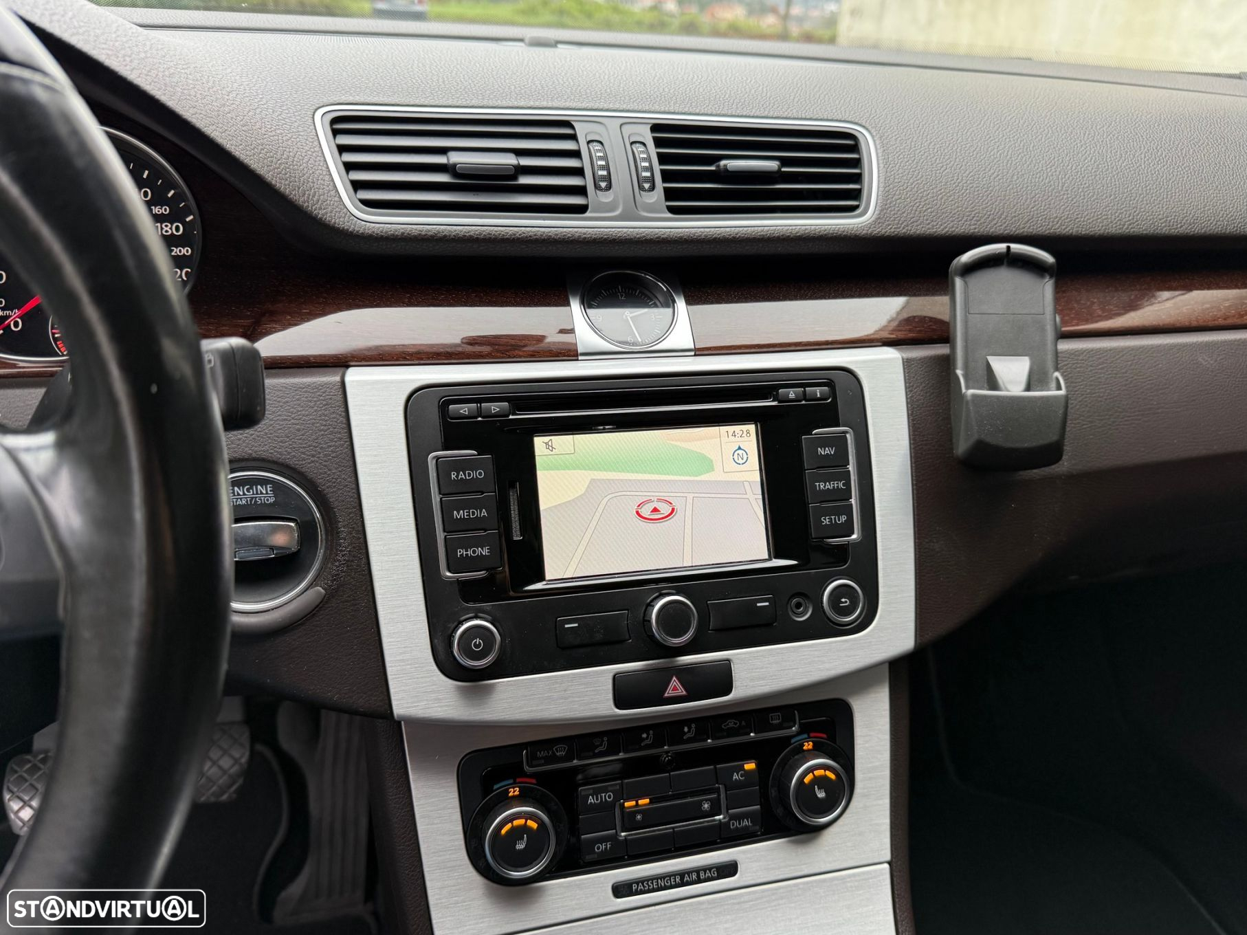 VW Passat Variant 1.6 TDI BlueMotion Highline - 16