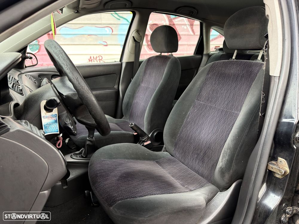 Ford Focus Ambiente - 12