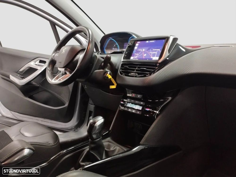 Peugeot 2008 1.2 PureTech Allure - 8