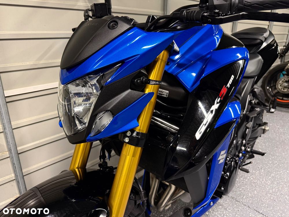 Suzuki GSX - 20
