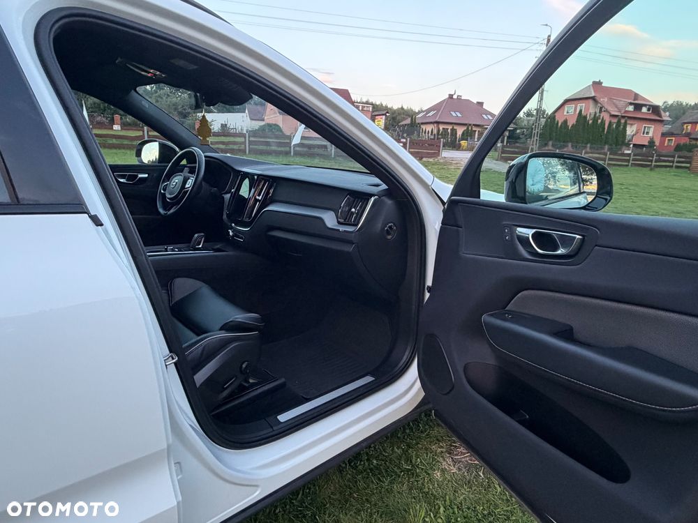 Volvo XC 60 B4 B R-Design - 25