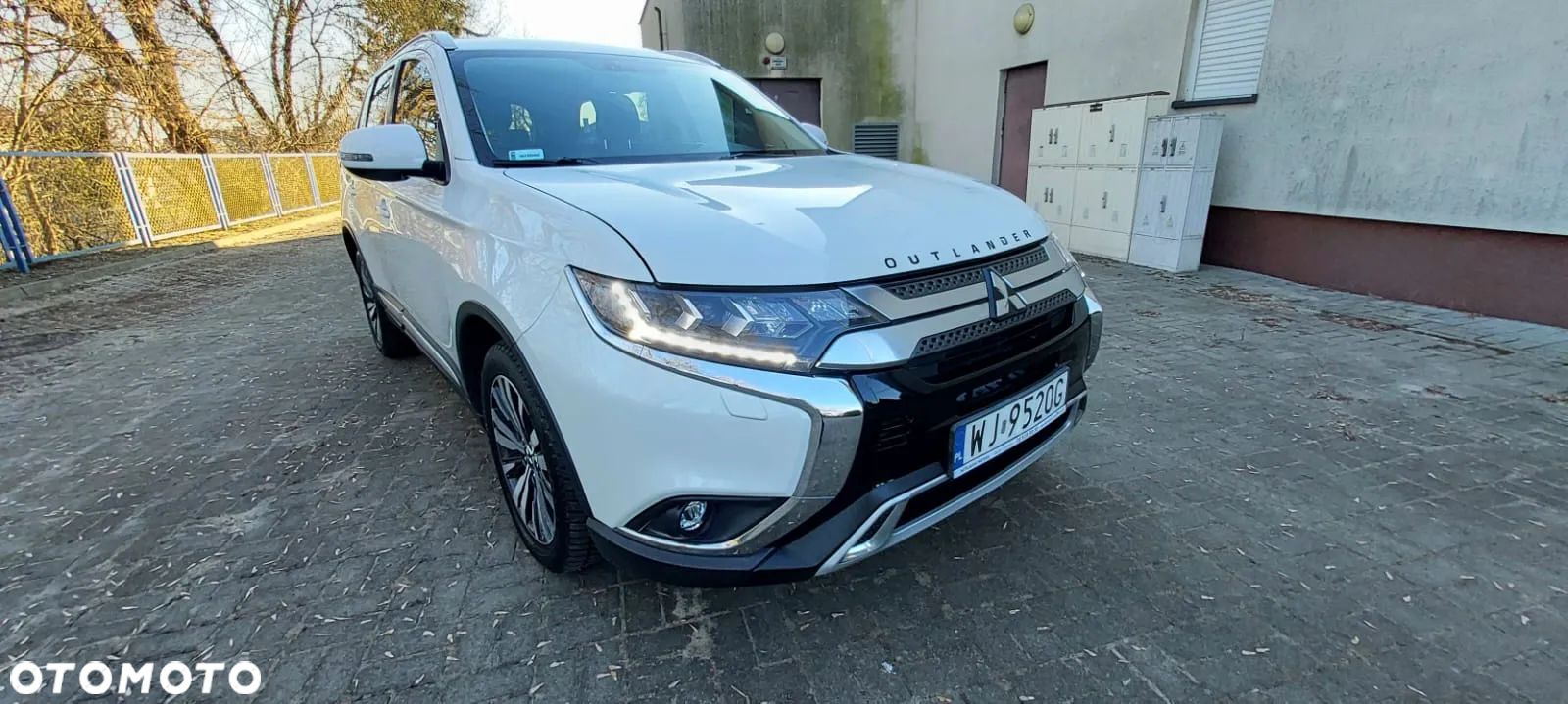 Mitsubishi Outlander 2.0 Instyle Navi 4WD CVT - 1