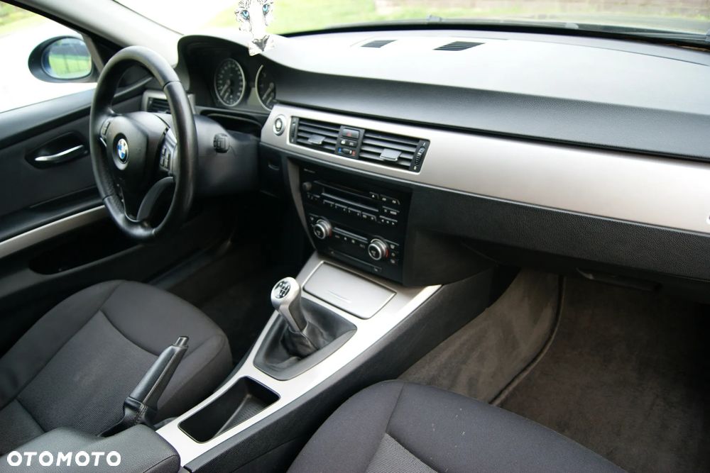 BMW Seria 3 318i - 23