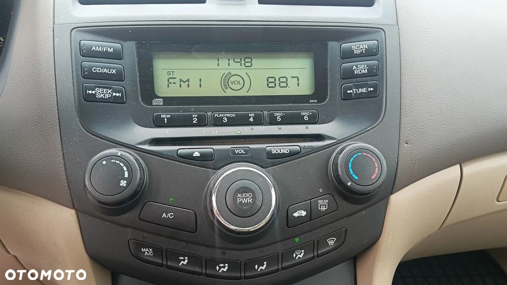 Honda Accord 2.4 LX - 13