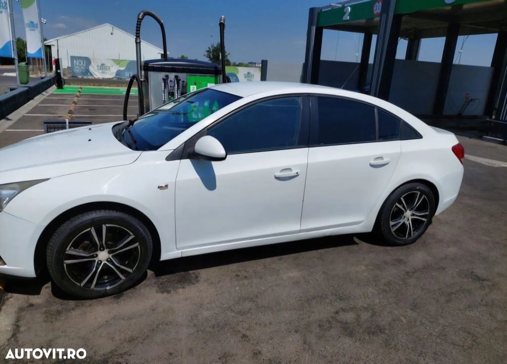 Chevrolet Cruze 1.6 Ecotec LS+ - 2