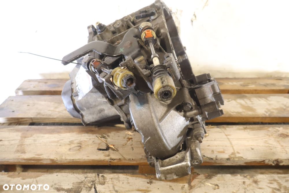 SKRZYNIA BIEGÓW 5 BIEGOWA PEUGEOT 407 1.8 16V 20DM59 - 4