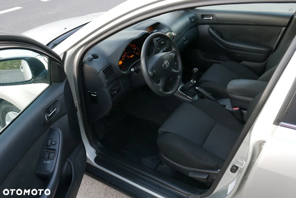 Toyota Avensis - 7