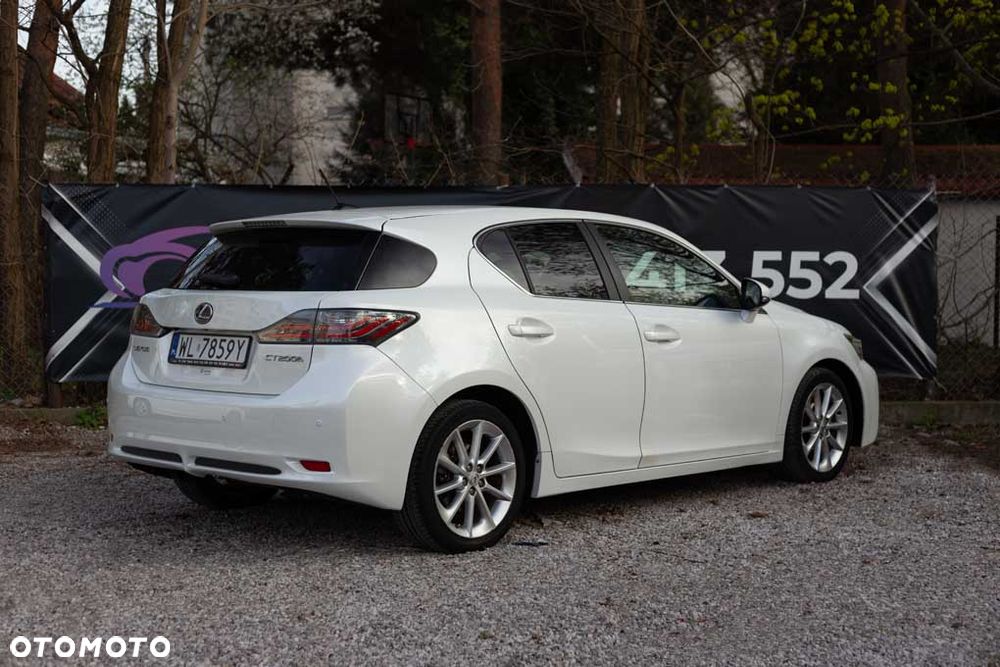 Lexus CT - 7