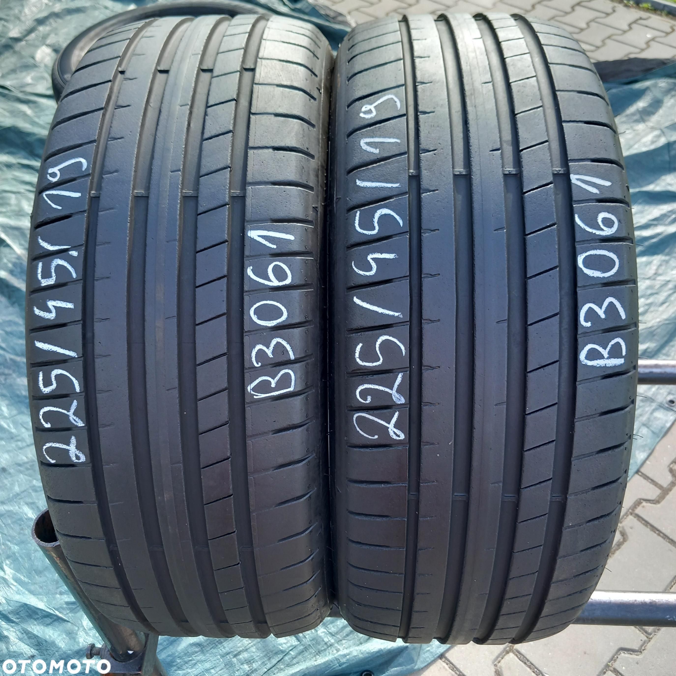 225/45/19 Dunlop Sport Maxx RT2 H:BMW DSST RSC 92W - 1