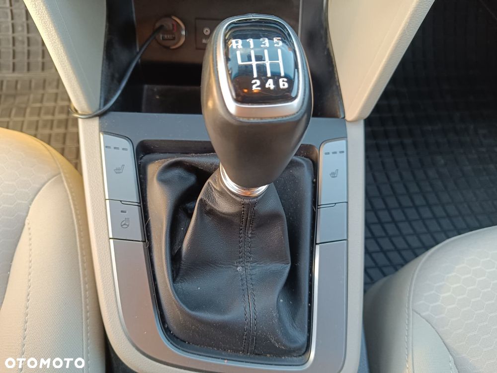 Hyundai Elantra 1.6 Comfort - 19