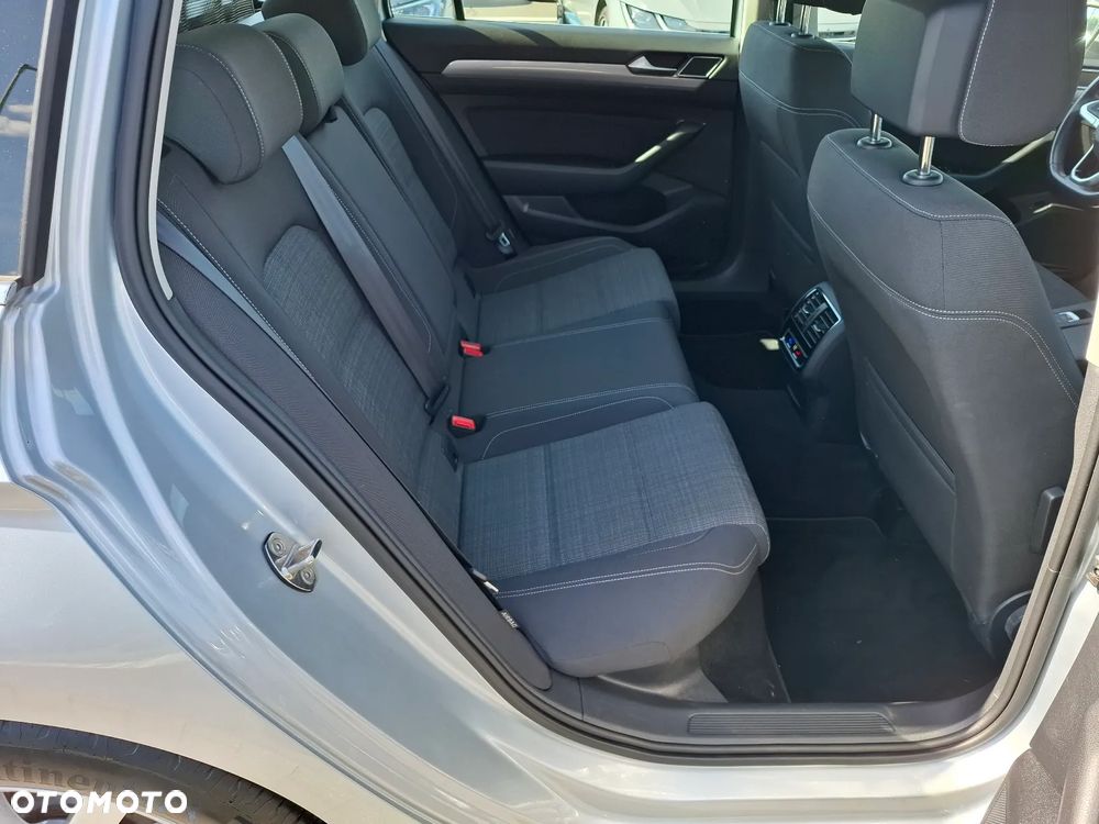 Volkswagen Passat Variant 2.0 TDI EVO Business - 13