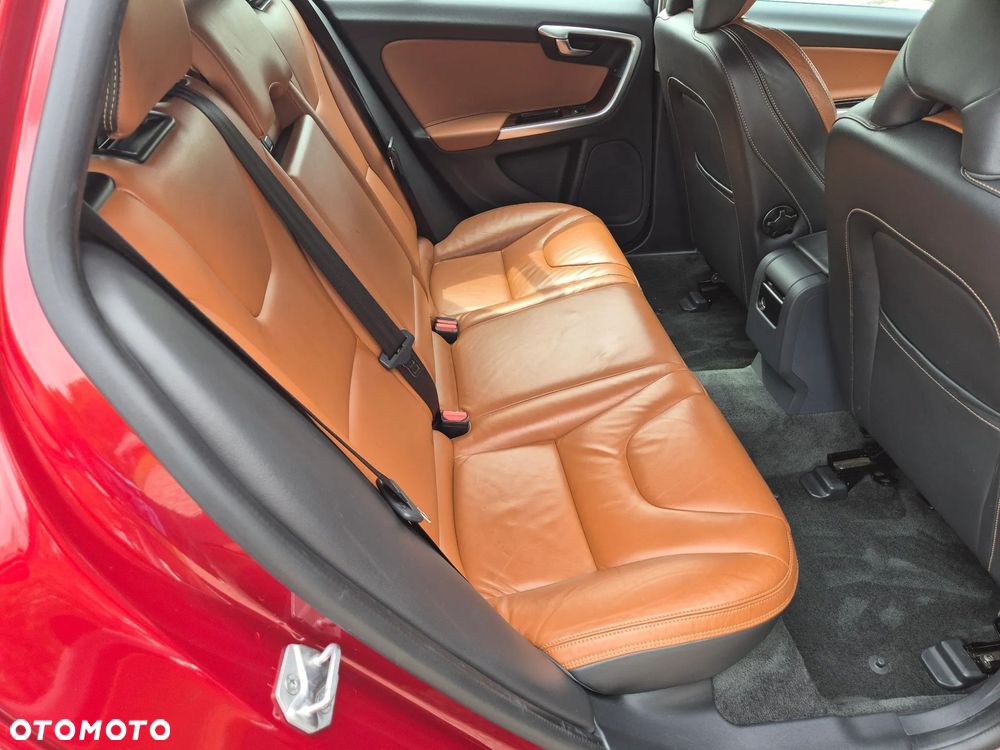 Volvo V60 D6 AWD Plug-in Hybrid R-Design Summum - 18