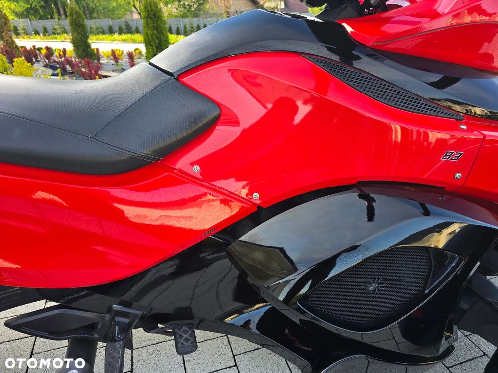 Can-Am Spyder - 10