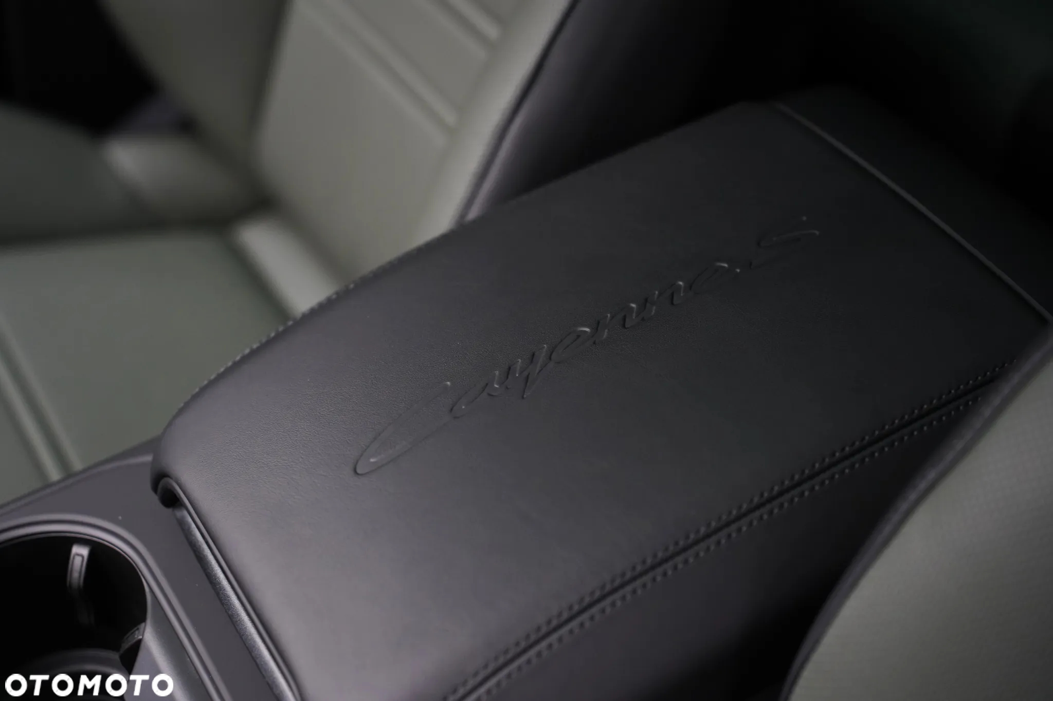 Porsche Cayenne - 22