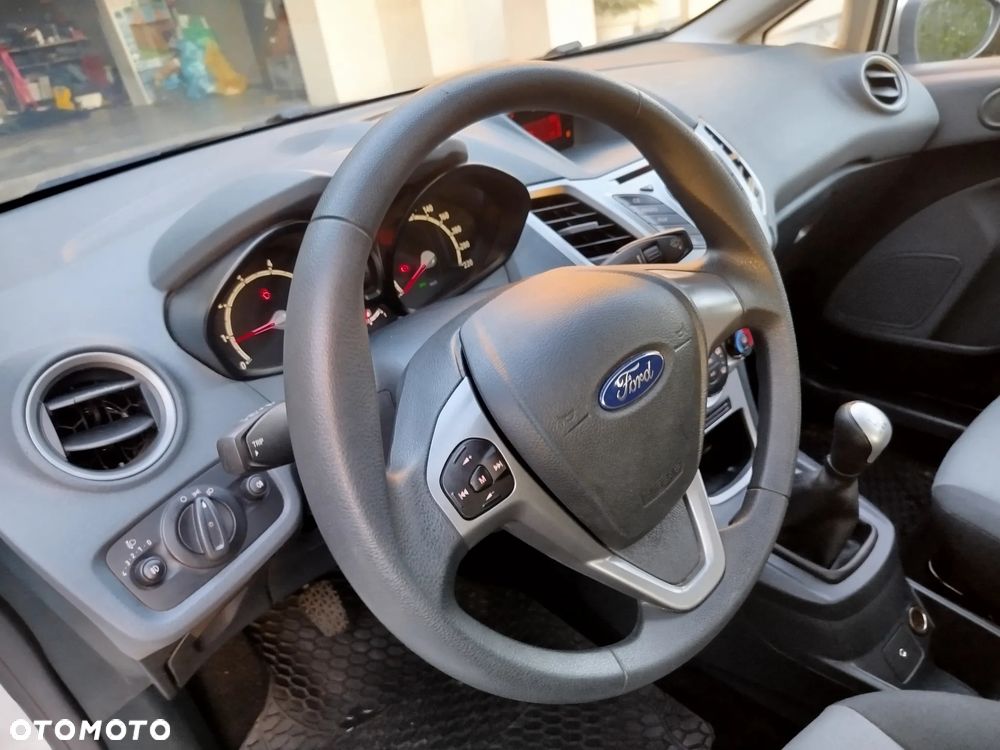 Ford Fiesta 1.25 Celebration - 13