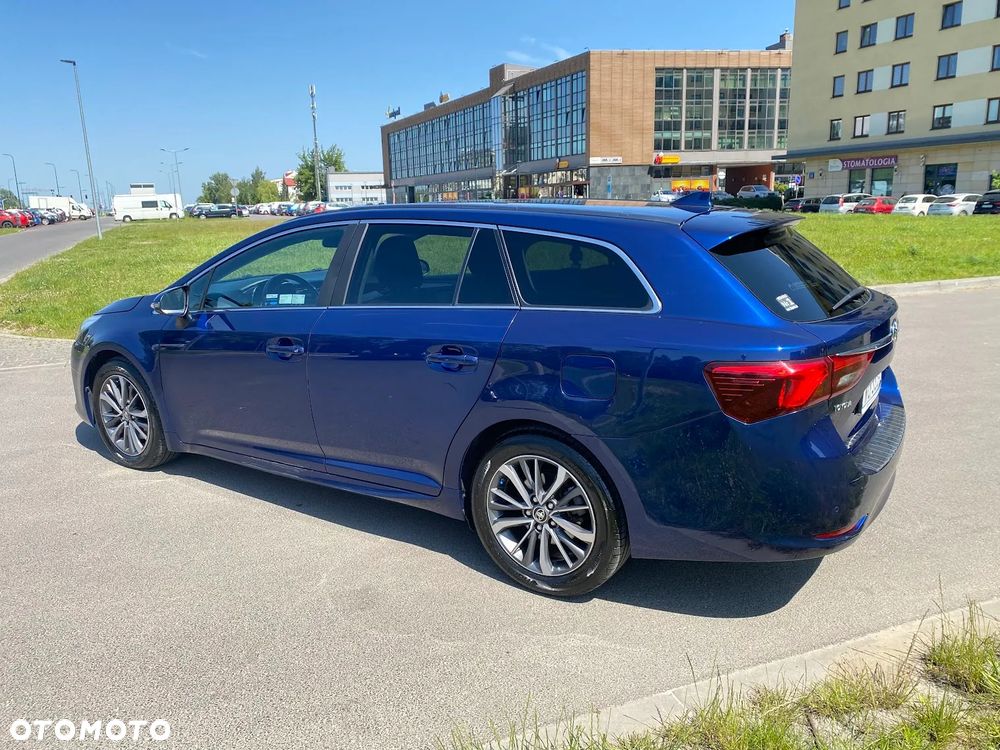 Toyota Avensis 2.0 D-4D Premium - 3