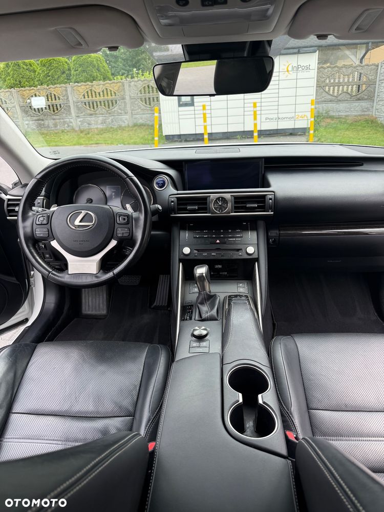 Lexus IS - 10