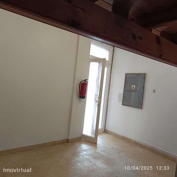Arrenda-se Loja no Centro de Caxias em Oeiras - Grande imagem: 3/12