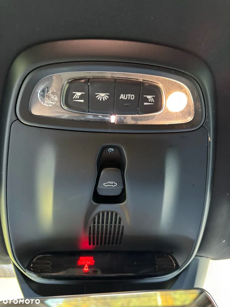 Volvo V40 D4 Drive-E R-Design Kinetic - 26