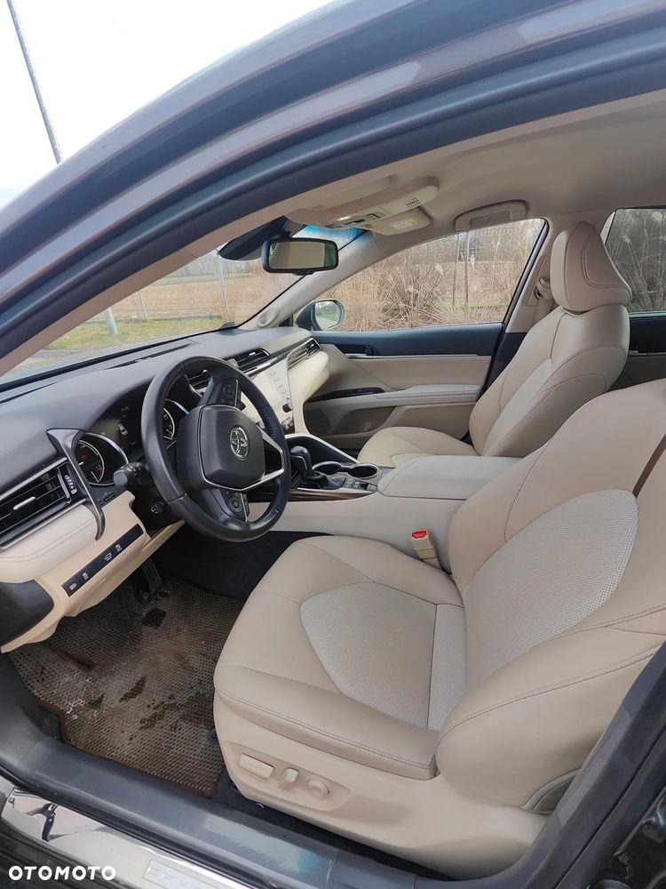 Toyota Camry - 20