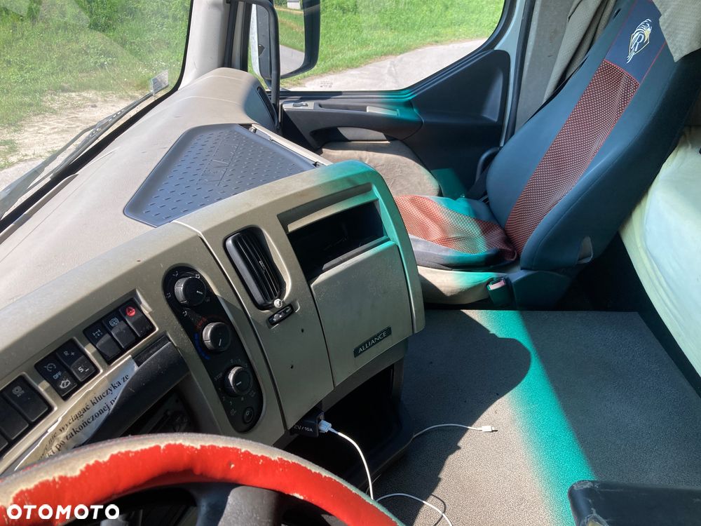 Renault Premium - 11