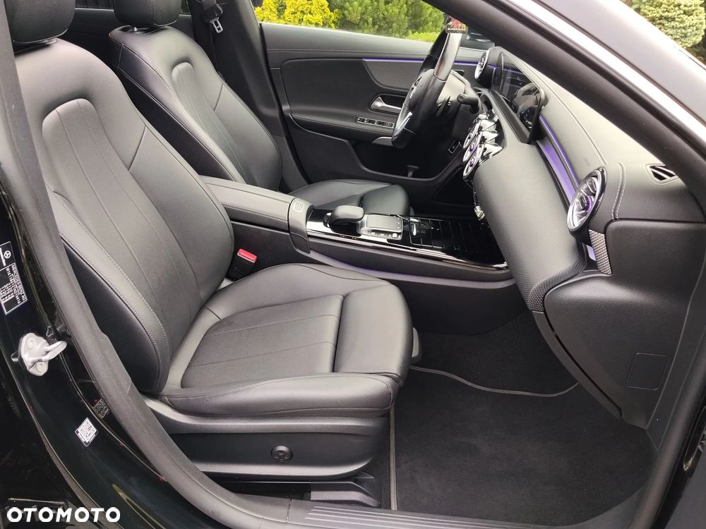 Mercedes-Benz CLA 200 d Progressive - 32