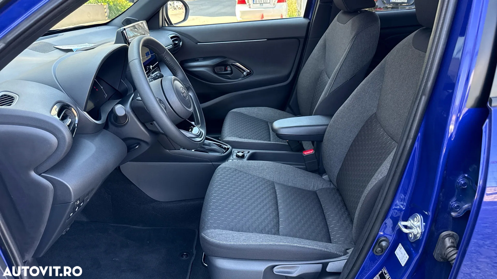 Toyota Yaris Cross 1.5 VVT-i HSD 4x4 Dynamic - 16