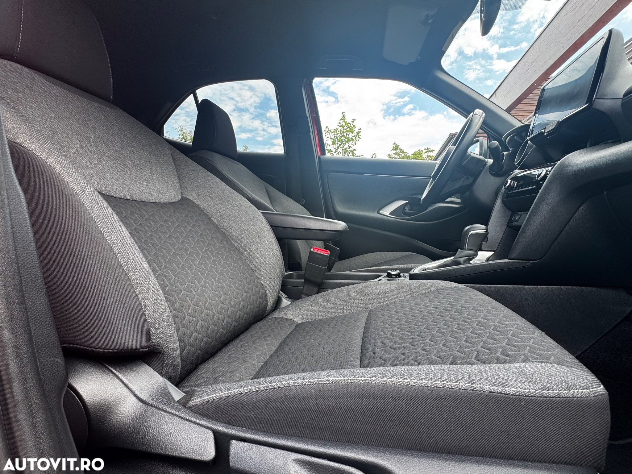 Toyota Yaris Cross 1.5 VVT-i HSD 116 4x4 HEV Dynamic - 28