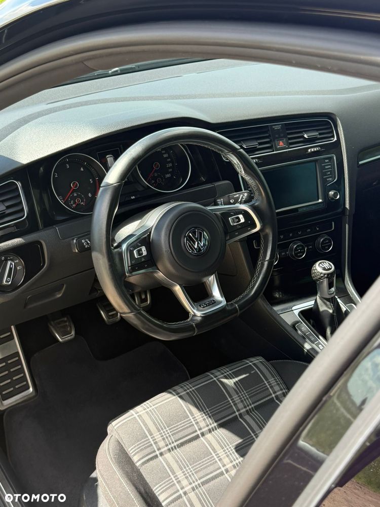 Volkswagen Golf 2.0 TDI BMT GTD - 10