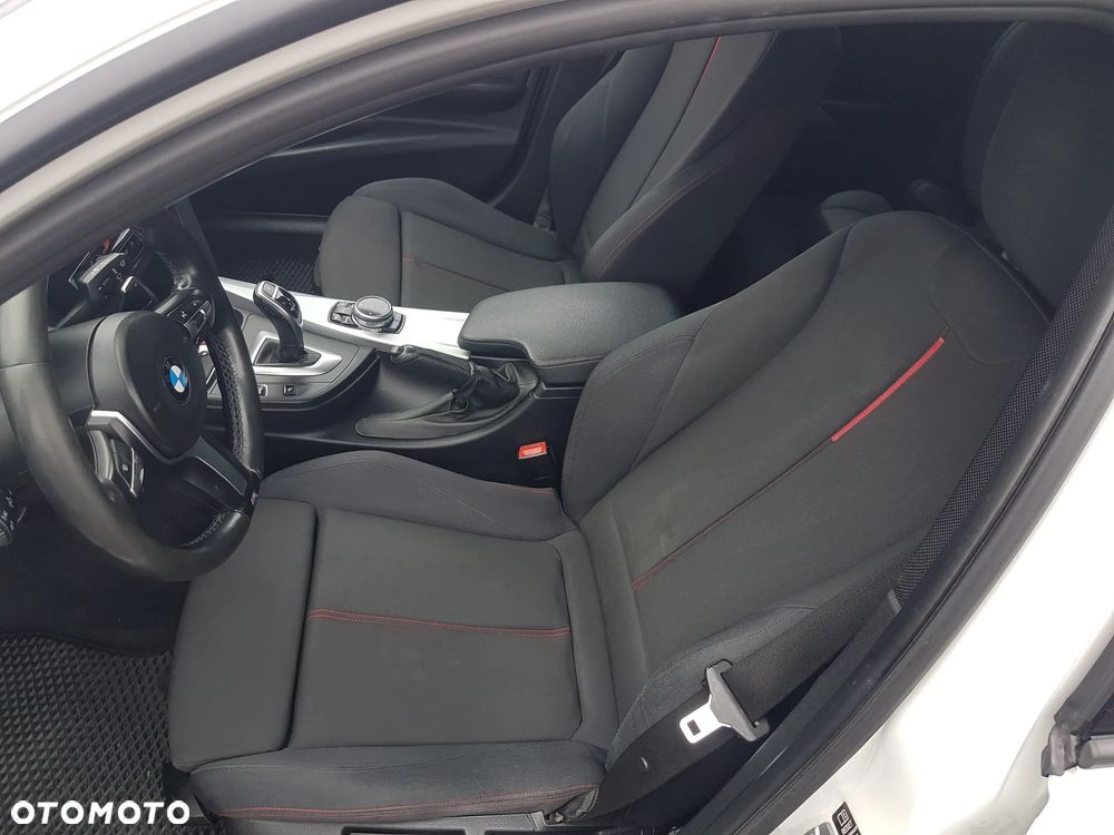 BMW Seria 3 330d xDrive Sport-Aut Sport Line - 16