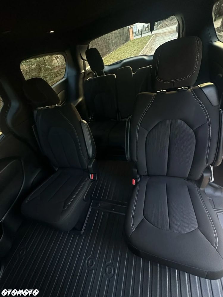 Chrysler Pacifica - 6