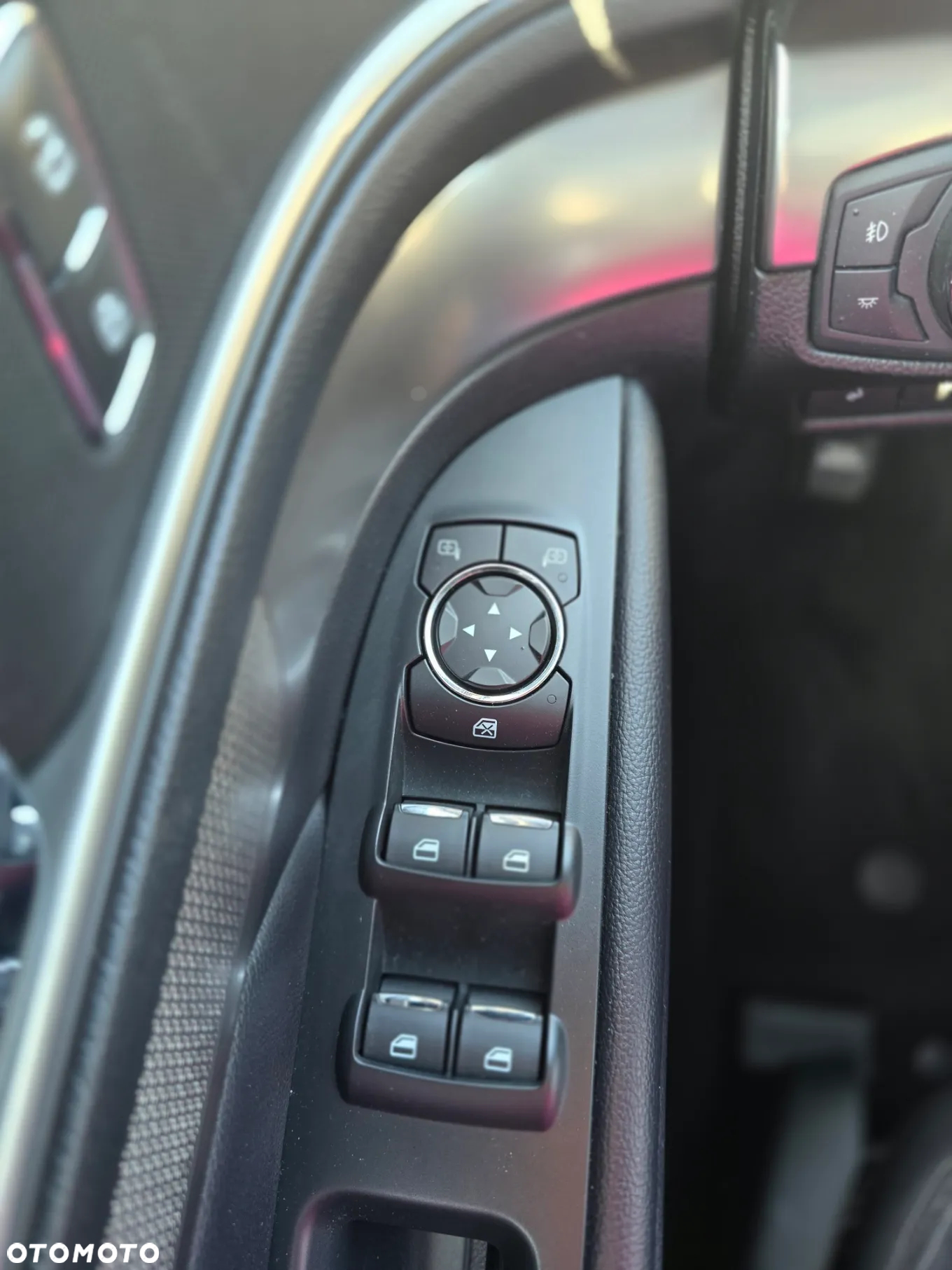 Ford Explorer - 23