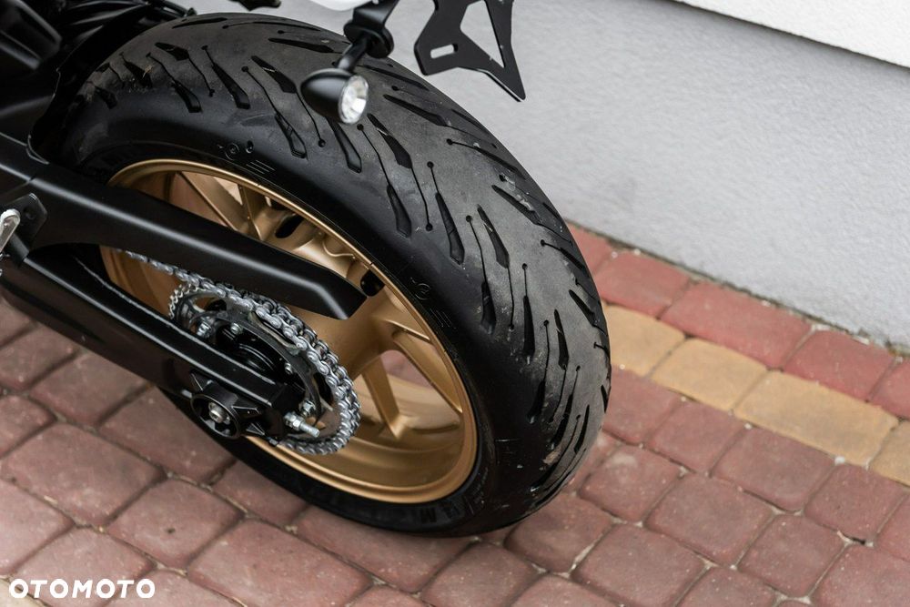 Yamaha XSR - 10