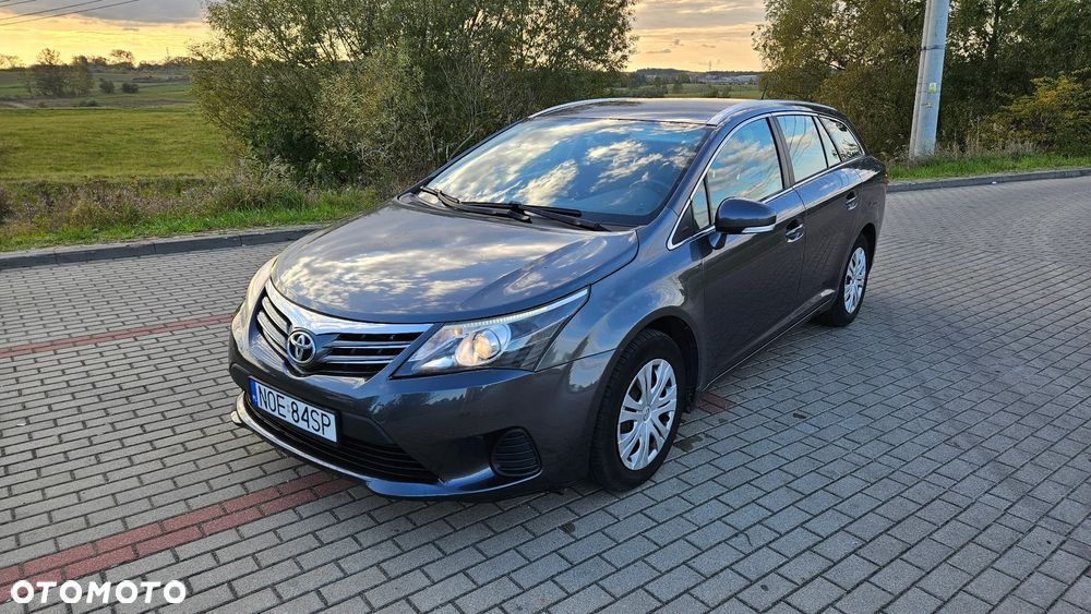 Toyota Avensis 2.0 D-4D Luna - 2