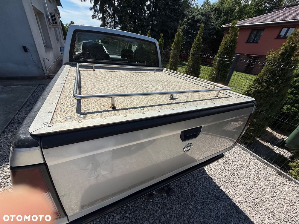 Nissan NP300 Pickup - 7