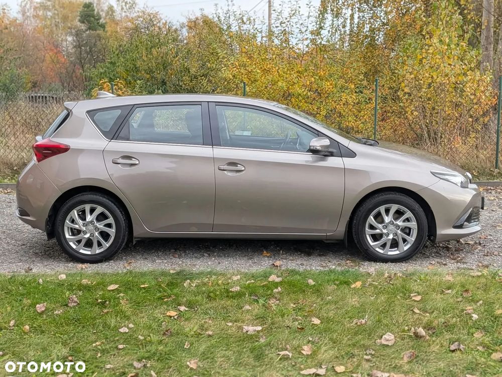 Toyota Auris 1.6 Premium - 10