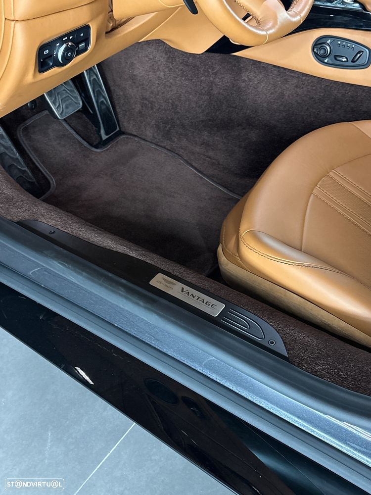 Aston Martin Vantage Roadster V8 - 37