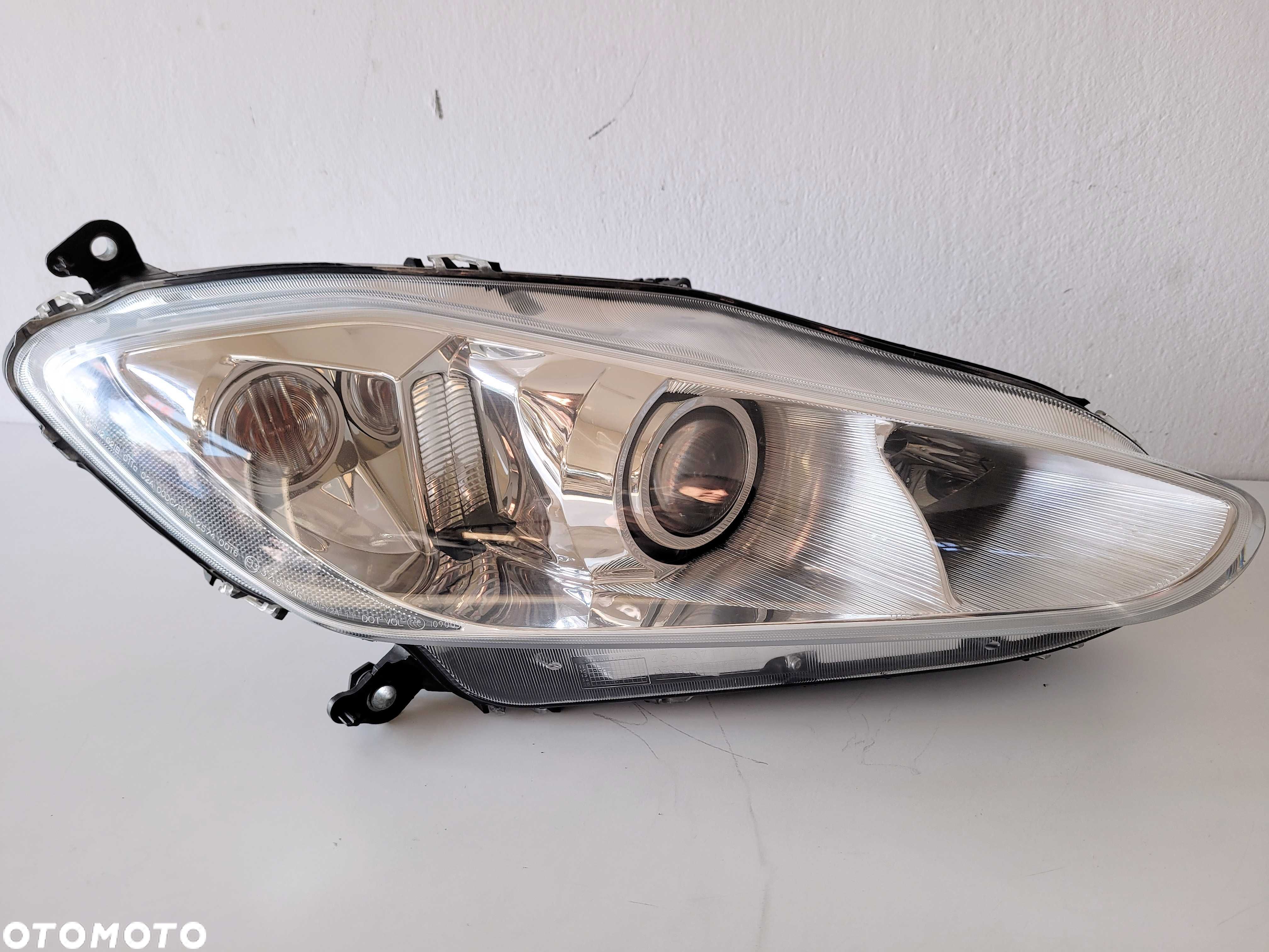 Maserati Granturismo Grancabrio [07-12] - lampa przednia PRAWA IDEALNA - 1