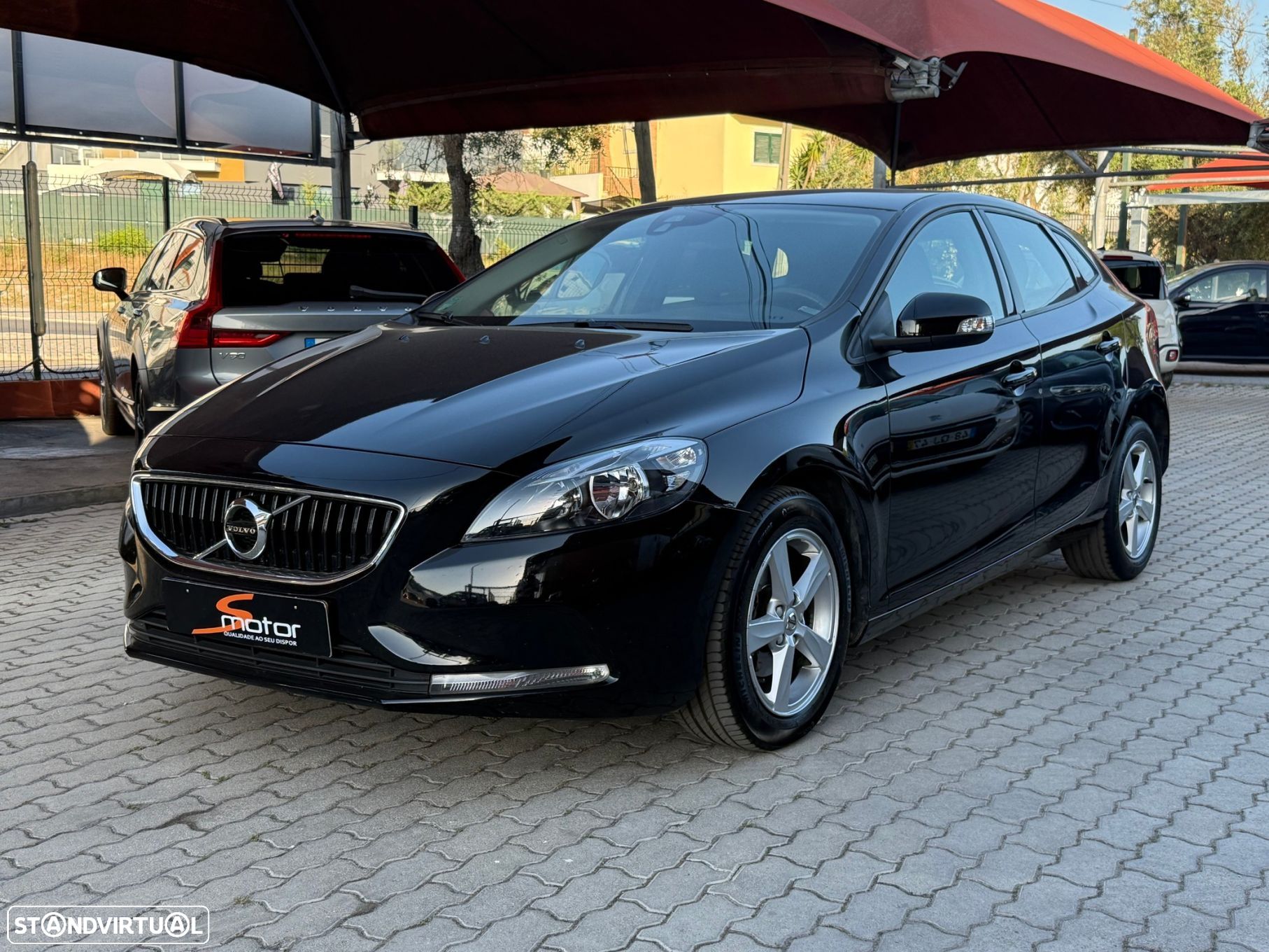 Volvo V40 2.0 D2 Momentum Eco - 1