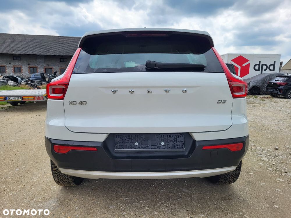 Volvo XC 40 D3 SCR Momentum - 9