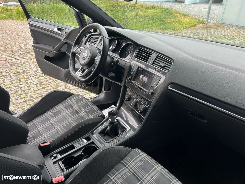 VW Golf 2.0 TDi GTD - 17