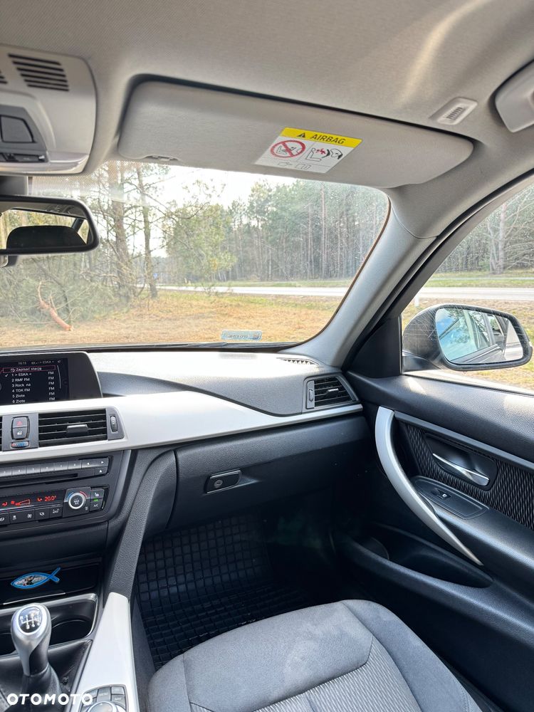 BMW Seria 3 318d - 16