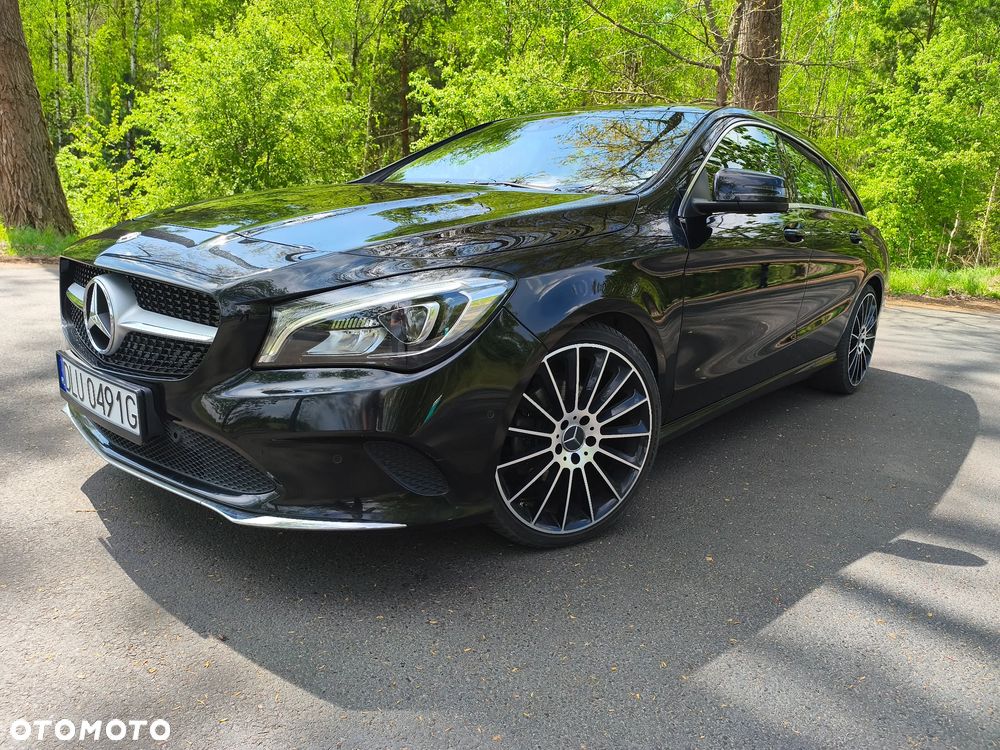 Mercedes-Benz CLA 180 AMG Line - 2