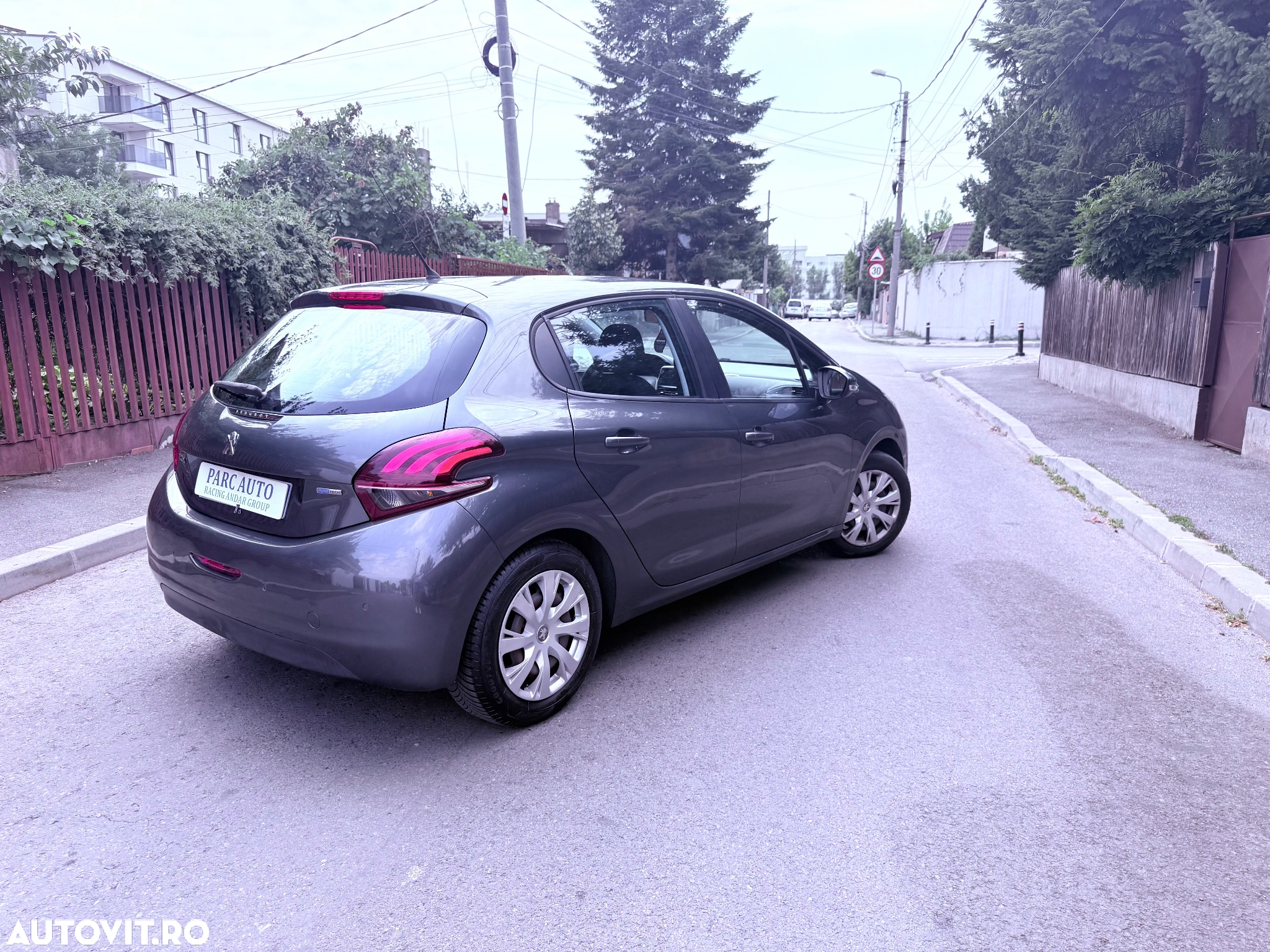 Peugeot 208 PureTech 82 Start & Stop Allure - 8