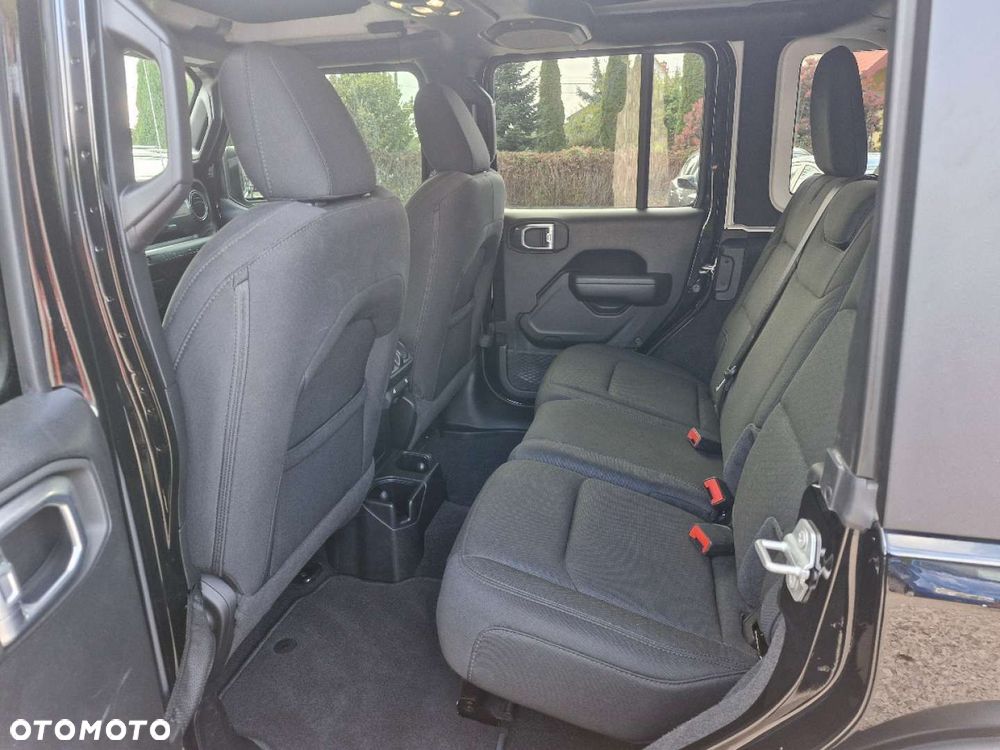 Jeep Wrangler - 16