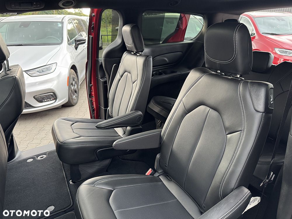 Chrysler Pacifica - 28