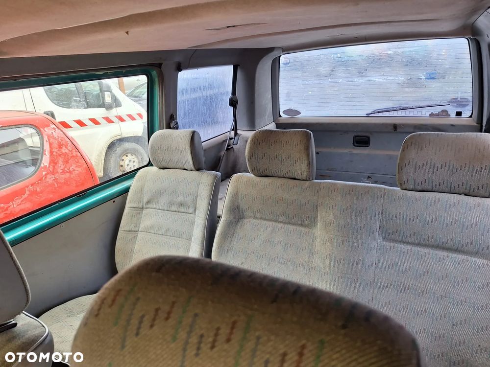 Volkswagen Caravelle - 6