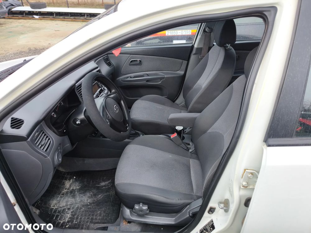 Kia Rio 1.4 EX - 18
